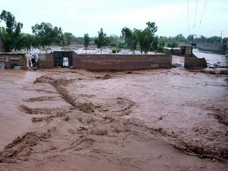 India warns of flood threat; Pakistan issues emergency alert