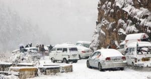 Murree administration issues travel advisory amid heavy snow