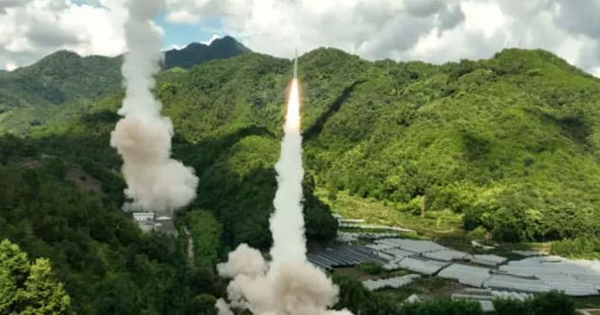 China fires missiles near Taiwan