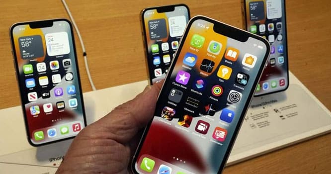 Apple to launch cheap iPhones, MacBook models