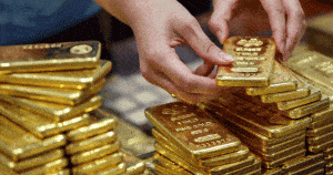 Gold pares losses on strengthening rupee, price plunges by Rs3,400 per tola