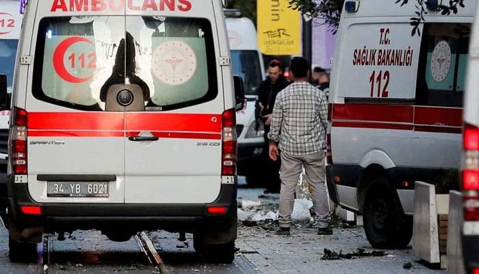 Car bomb in southeast Turkey wounds 8 police officers