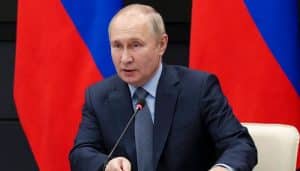 Putin vows support for Iran, calls for regional peace