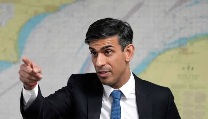 Rishi Sunak issues strict warning to migrants