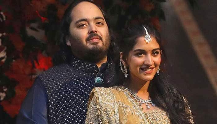 Which Pakistani signers performed at Anant Ambani's birthday?