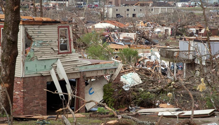Death toll from US Tornadoes reaches 32 as storm continues to advance