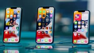 Govt mulls slashing duty on mobile phones in budget