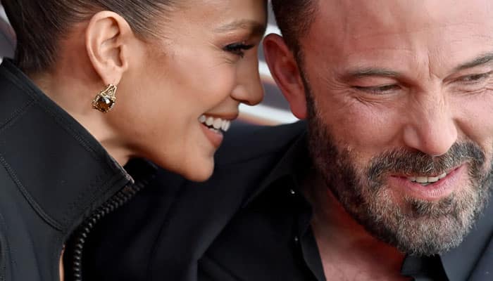 Jennifer Lopez & Ben Affleck enjoy romantic anniversary dinner