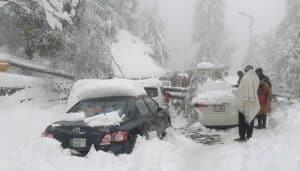 Tourists entry banned in northern areas amid heavy snowfall
