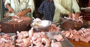 Chicken being sold above official rates in Karachi markets