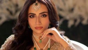 Sana Javed shares bold clicks, fans criticizing her outfit