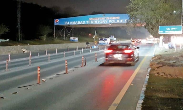 Islamabad policemen loot 39 lakh