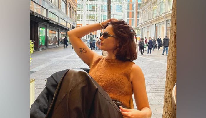 Hania Aamir shares stunning clicks from her London trip