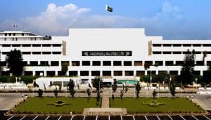 Federal Govt plans to extent tenure of service chiefs' tenure to five years