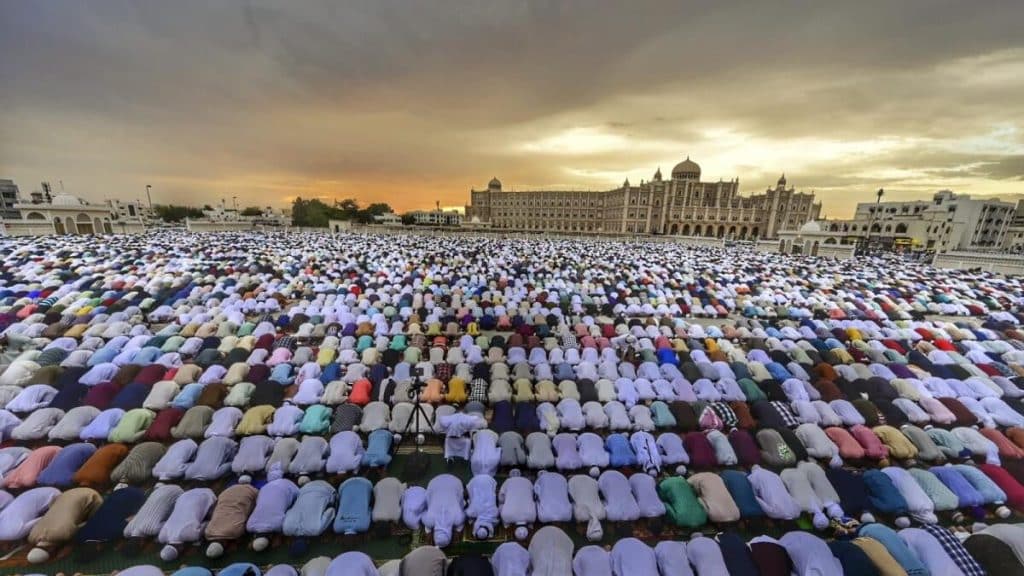 IN PICTURES: Hundreds of UAE Residents offer Eid ul Fitr prayers