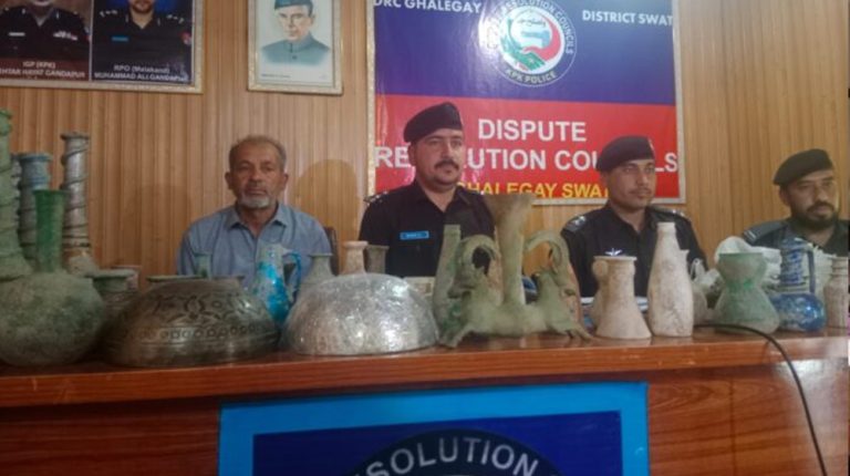 Swat police foil bid to smuggling of valuable antiques