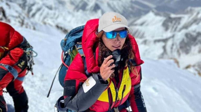 Naila Kiani summit Makalu