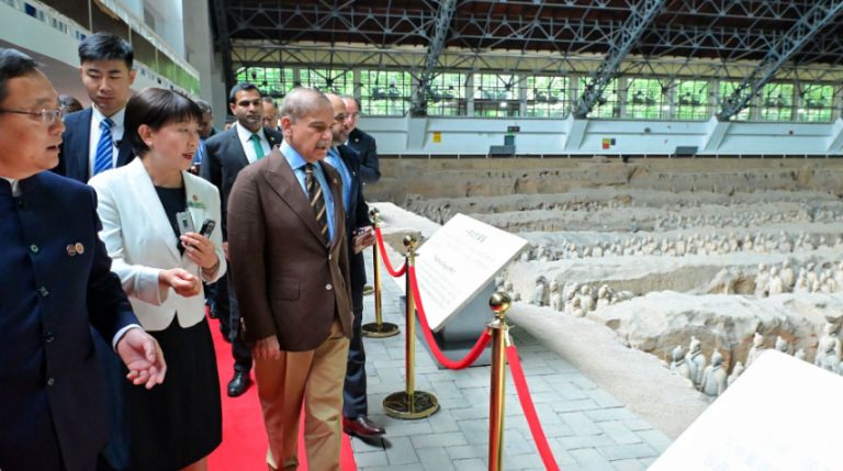 PM Shehbaz visits Terracotta Warriors Museum