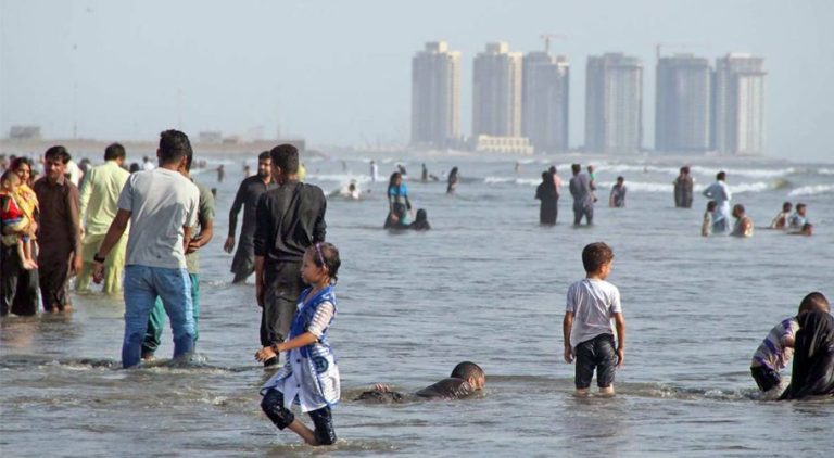 Sea bathing banned in Karachi during Eid-ul-Adha