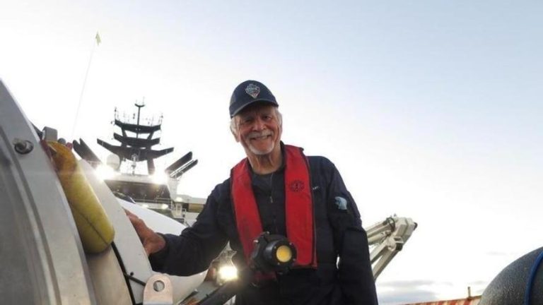 Family of Mr Titanic sues OceanGate