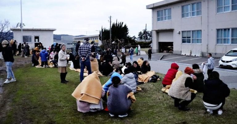 earthquake hits Japan tsunami warning