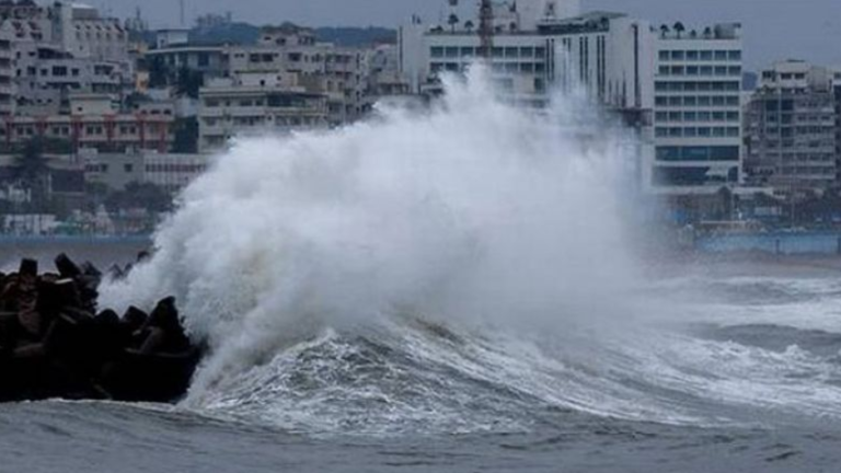 PMD predicts potential cyclone, issues high alert for Sindh