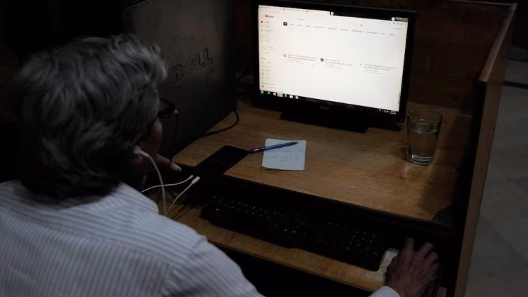 Internet disruption Pakistan