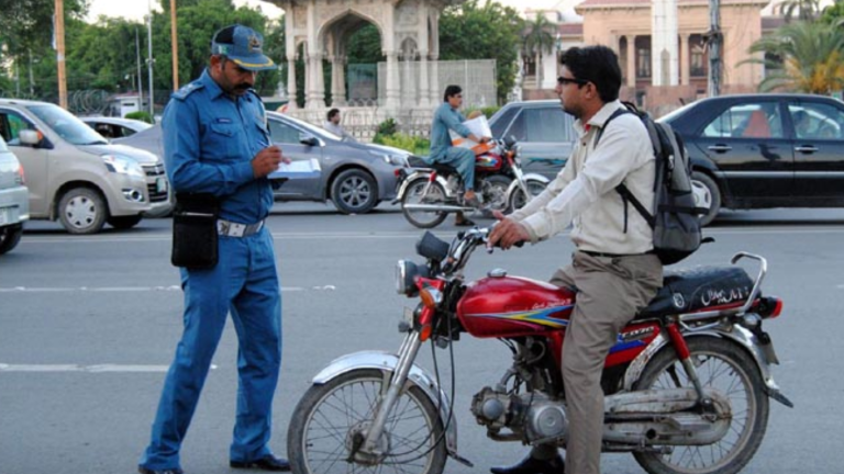  Lahore CTO crackdown on unlicensed motorcyclists