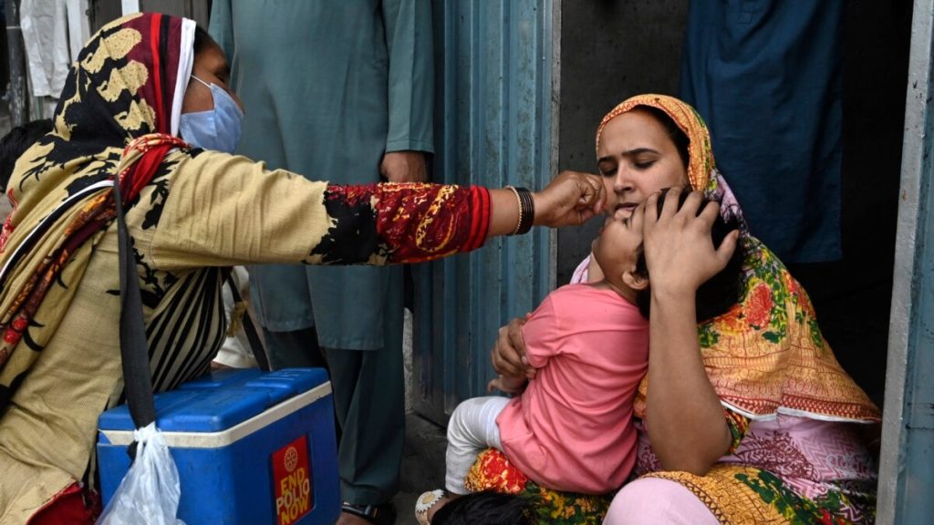 Pakistan to extend polio vaccination to children up to 15