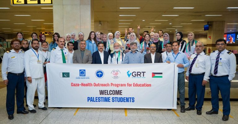 Palestinian medical students arrive in Pakistan