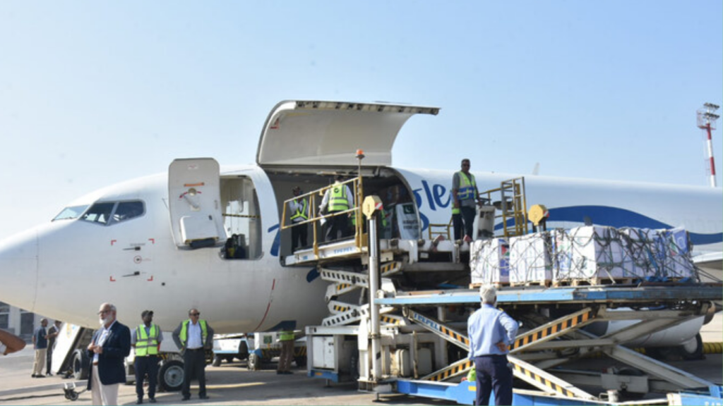 Pakistan sends 15th, 16th relief consignments to Gaza, Lebanon