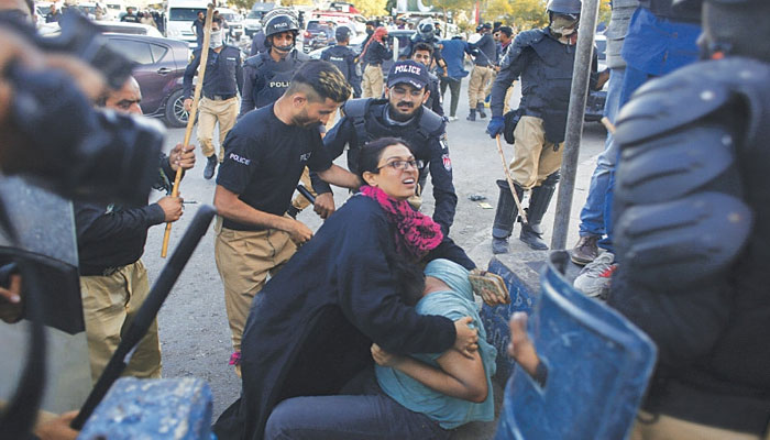 Police personnel suspended for manhandling women protesters in Karachi