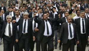 Sindh Lawyers end 12-day blockade after CCI halts Canals project