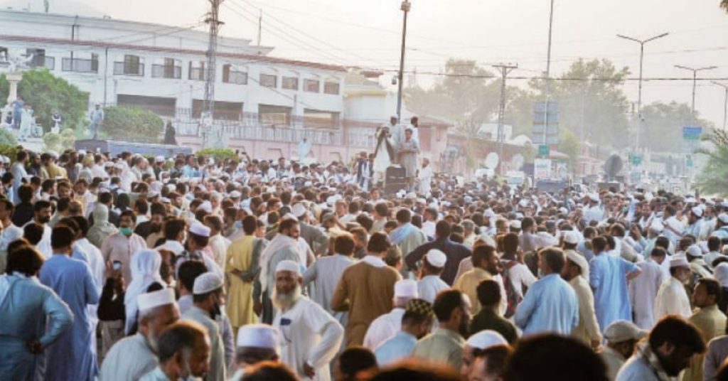 KP agrees to teachers demands