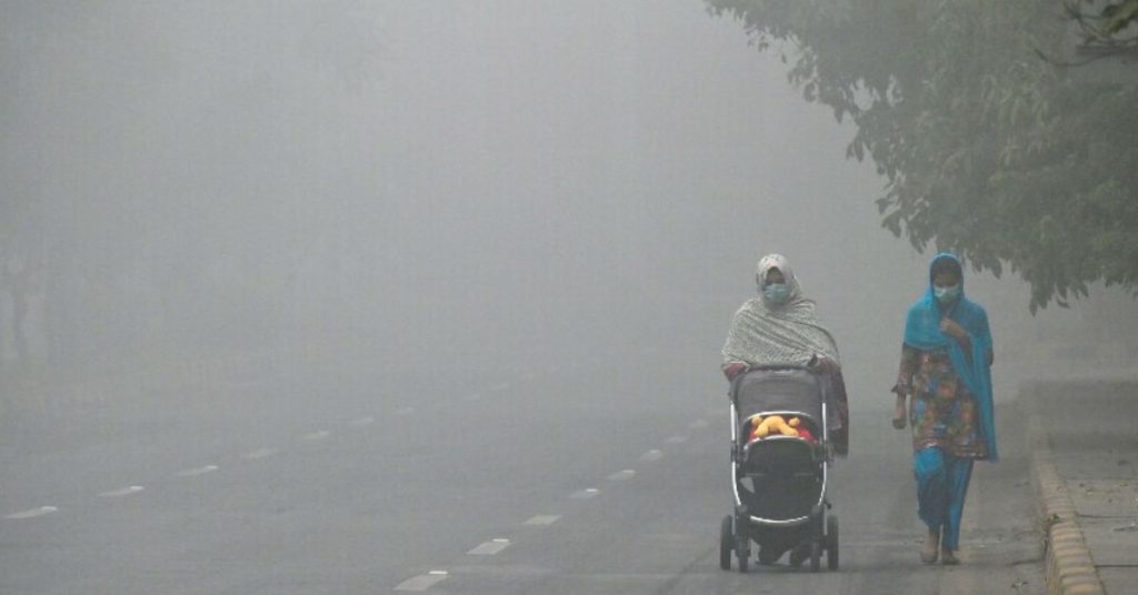 Air Quality Index hits 802 as hazardous smog engulfs Lahore