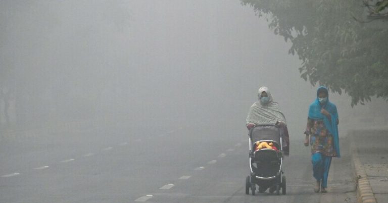Air Quality Index hits 802 as hazardous smog engulfs Lahore