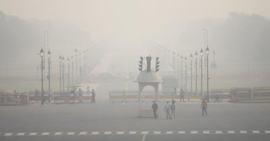 Toxic smog chokes India's New Delhi