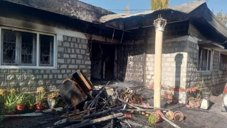 Fire engulfs session judge's residence claiming two lives in Skardu 
