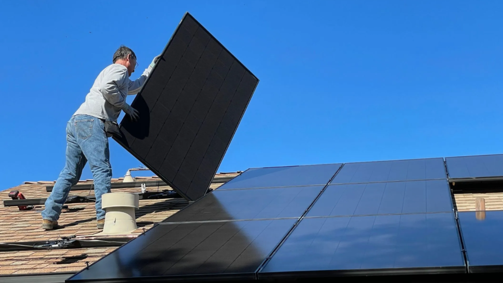 KP govt to convert all buildings on solar power