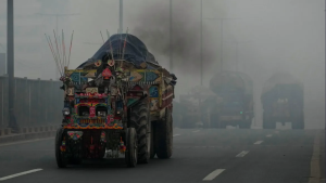 PMD issues alert: Smog can disrupt traffic across Pakistan