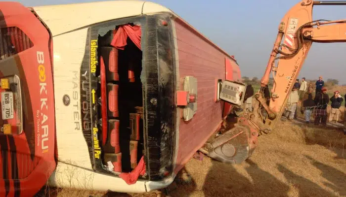 10 killed in Fateh Jang accident