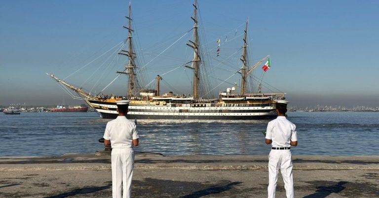 Amerigo Vespucci docks in Karachi
