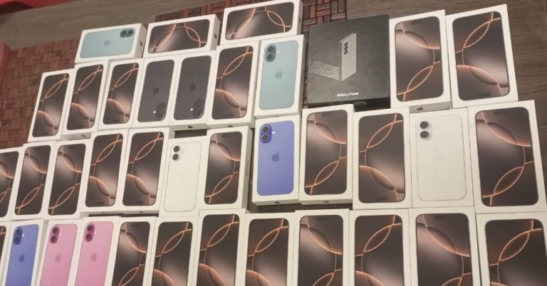 Customs seizes iPhones
