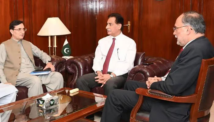 Govt & PTI resume talks, agree on use parliamentary platform for negotiations