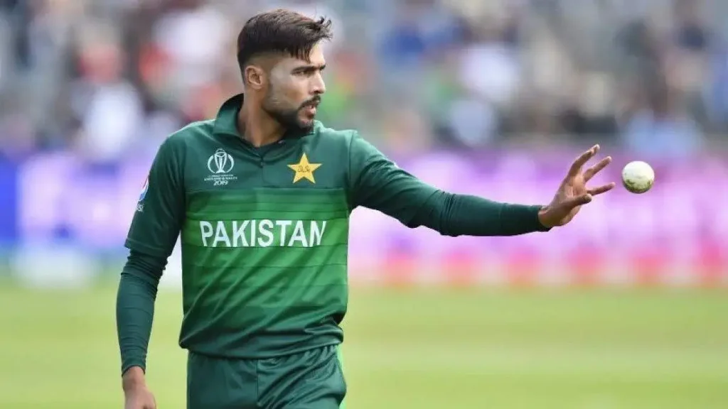 Mohammad Amir granted British citizenship, receives UK passport