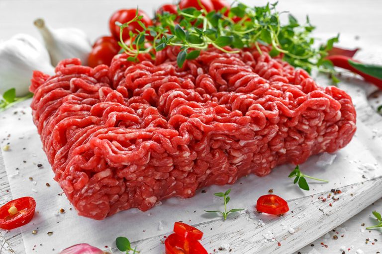 Armed thieves snatch minced meat on gunpoint in Karachi