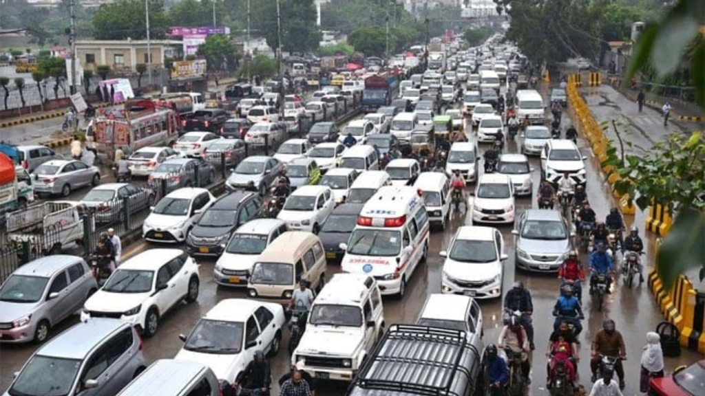 Karachi witnesses traffic chaos after heavy rains