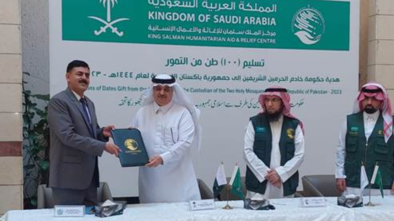 Saudi Arabia gifts 100 tons of dates to Pakistan