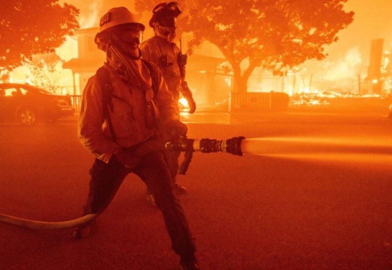 LA wildfires: Firefighters make progress in taming blazes