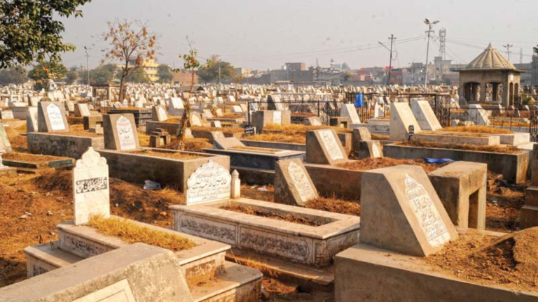 Karachi Mayor sets Rs14,300 burial fee, warns against overcharging
